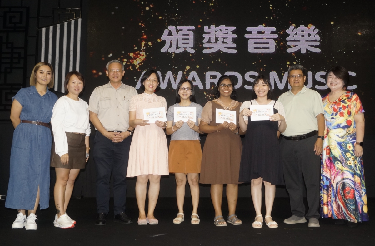 表达教师节祝贺 文丁中华小学办谢师宴